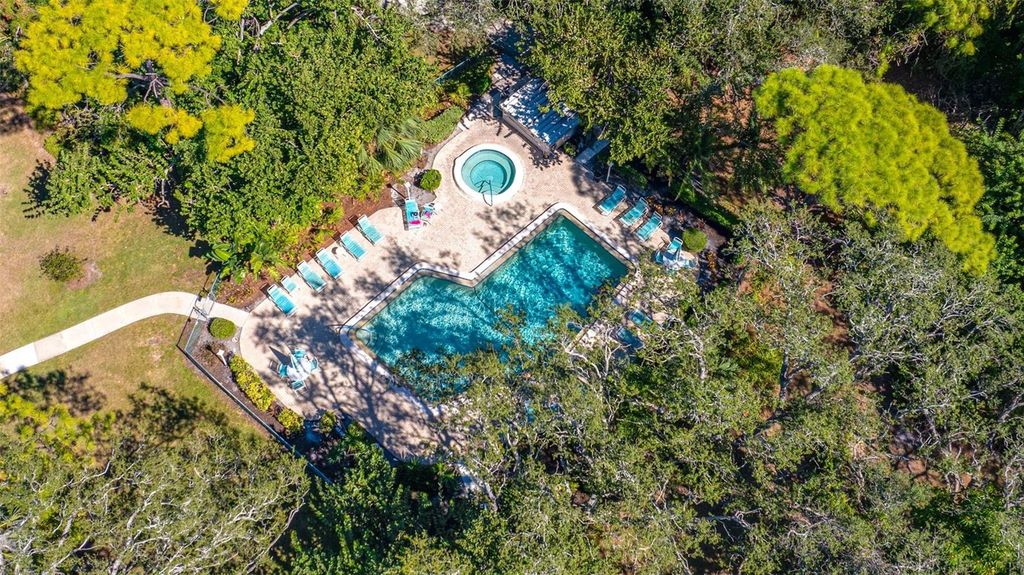 Image 43 of property listing at 703 OAKVIEW DRIVE 703, Bradenton, FL 34210