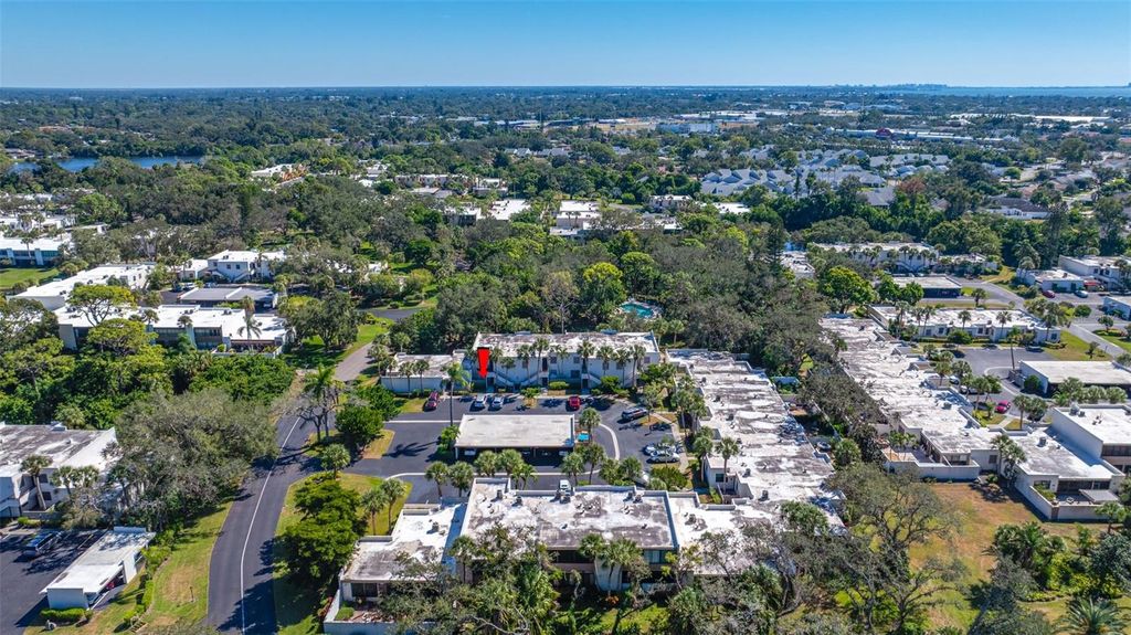 Image 45 of property listing at 703 OAKVIEW DRIVE 703, Bradenton, FL 34210