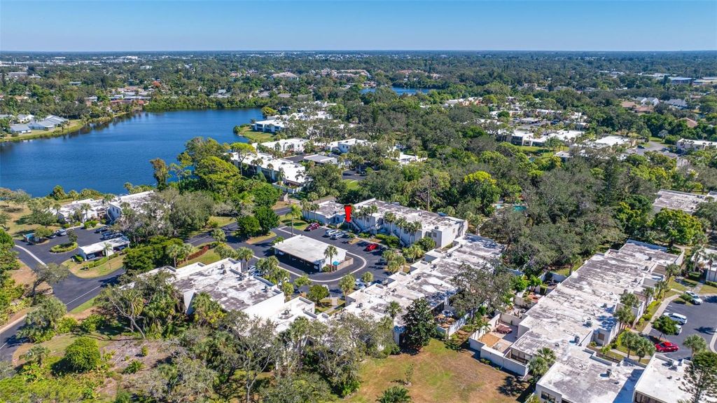 Image 46 of property listing at 703 OAKVIEW DRIVE 703, Bradenton, FL 34210