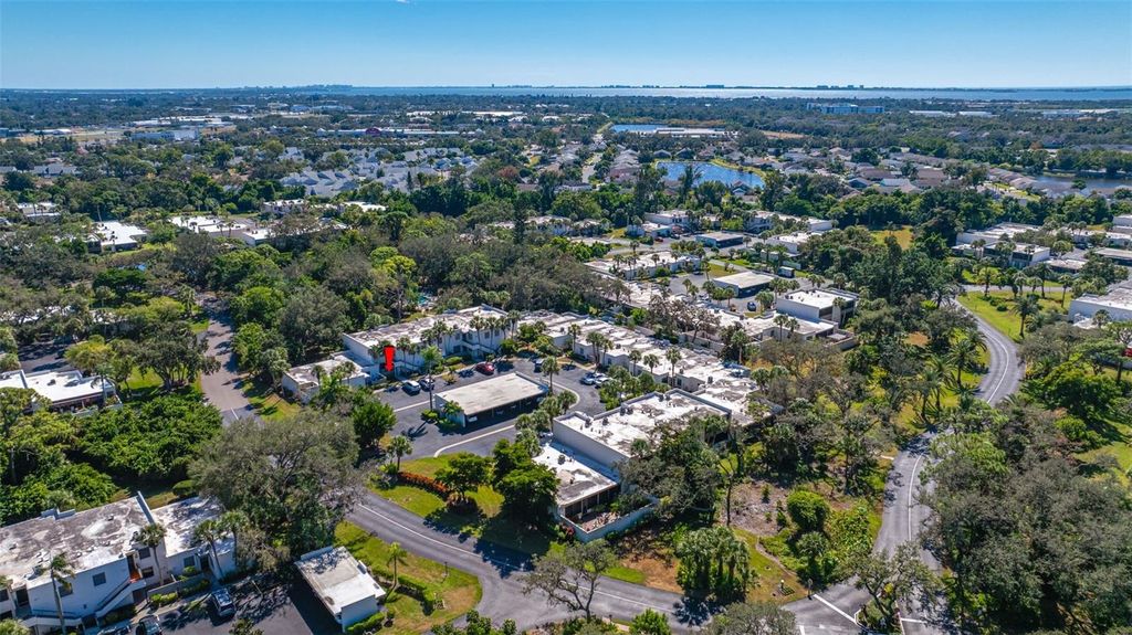 Image 48 of property listing at 703 OAKVIEW DRIVE 703, Bradenton, FL 34210