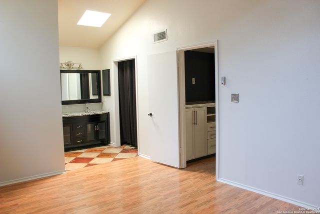 11815 Vance Jackson Rd Apt 301, San Antonio, TX 78230