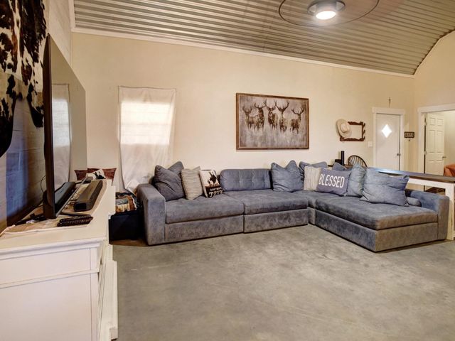 3747 Sparta Field Road, Waelder, TX 78959