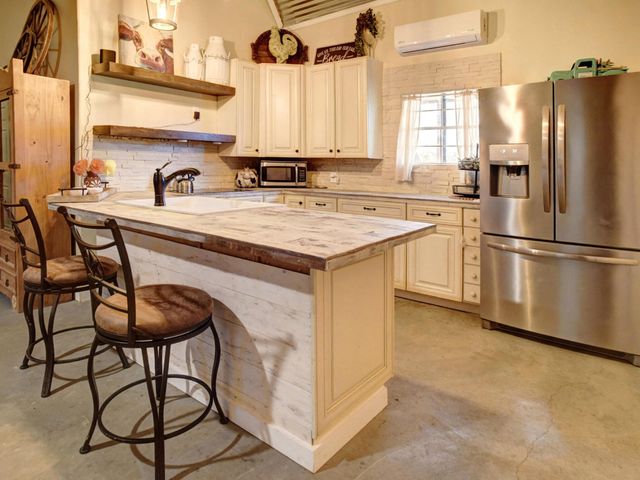 3747 Sparta Field Road, Waelder, TX 78959