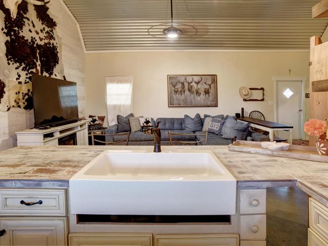 3747 Sparta Field Road, Waelder, TX 78959