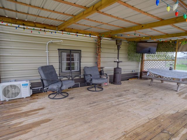 3747 Sparta Field Road, Waelder, TX 78959