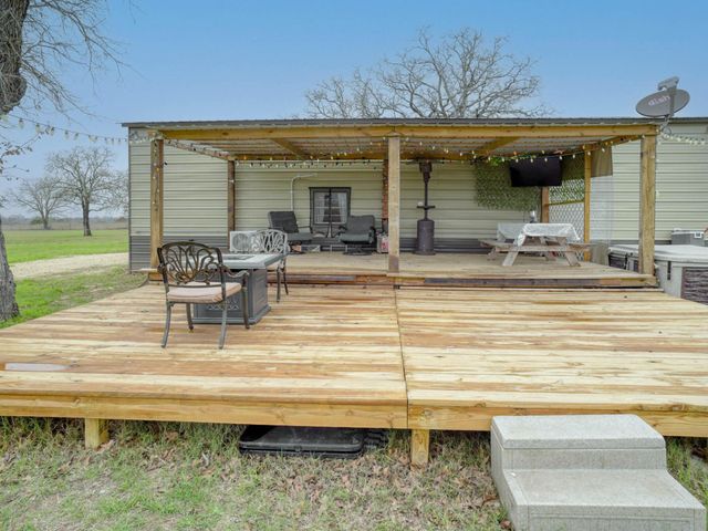 3747 Sparta Field Road, Waelder, TX 78959