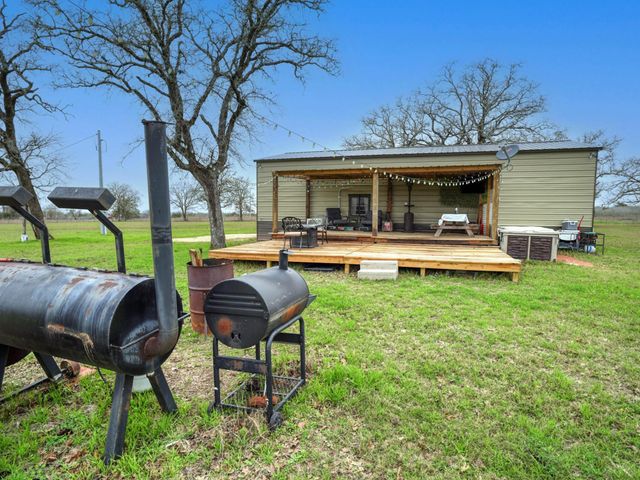 3747 Sparta Field Road, Waelder, TX 78959