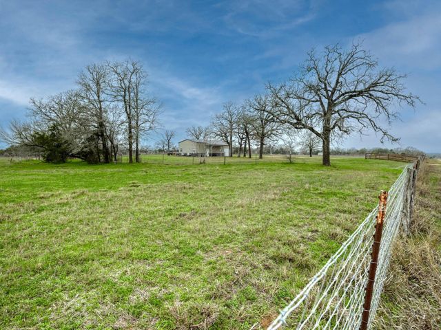 3747 Sparta Field Road, Waelder, TX 78959