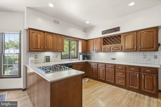 26 ELLISDALE-CROSSWICKS RD, Allentown, NJ 08501