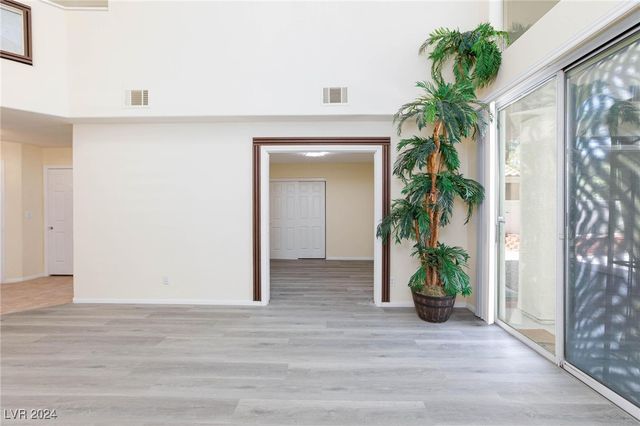 1805 Derbyshire Drive, Las Vegas, NV 89117