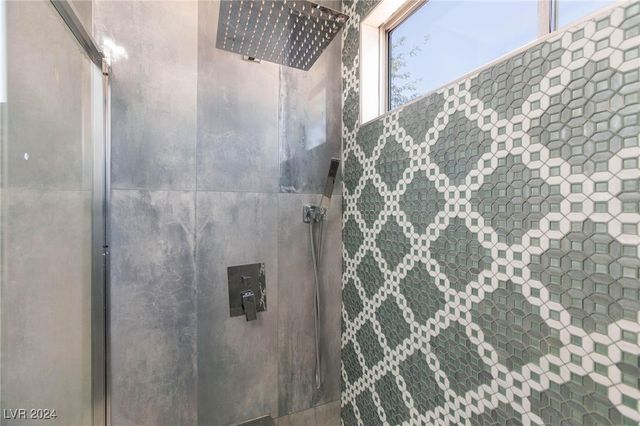 1805 Derbyshire Drive, Las Vegas, NV 89117