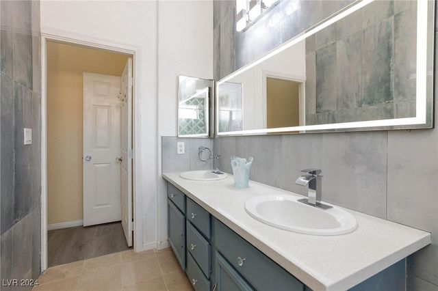 1805 Derbyshire Drive, Las Vegas, NV 89117