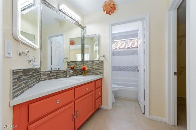 1805 Derbyshire Drive, Las Vegas, NV 89117