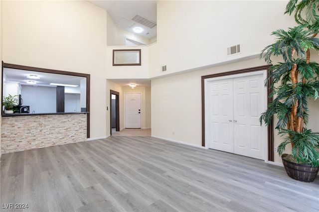 1805 Derbyshire Drive, Las Vegas, NV 89117