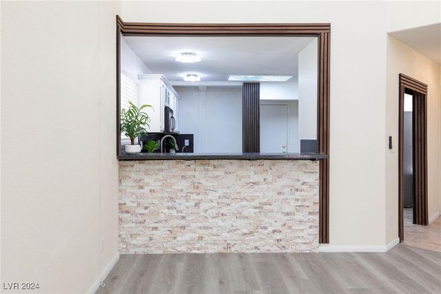 1805 Derbyshire Drive, Las Vegas, NV 89117