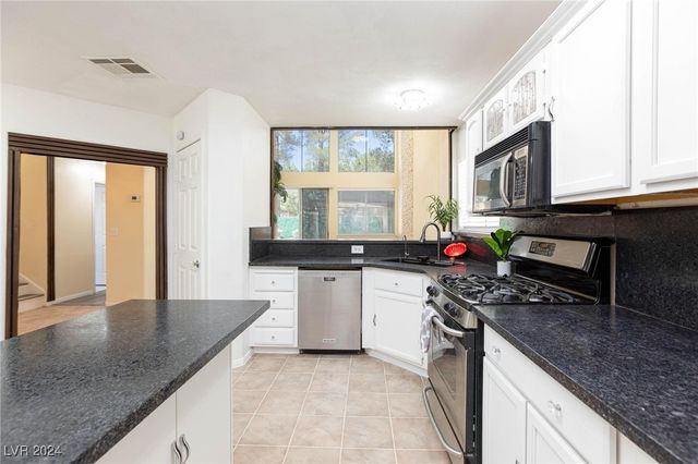 1805 Derbyshire Drive, Las Vegas, NV 89117