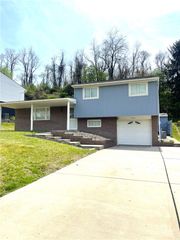 212 Chestershire Dr, North Fayette, PA 15071