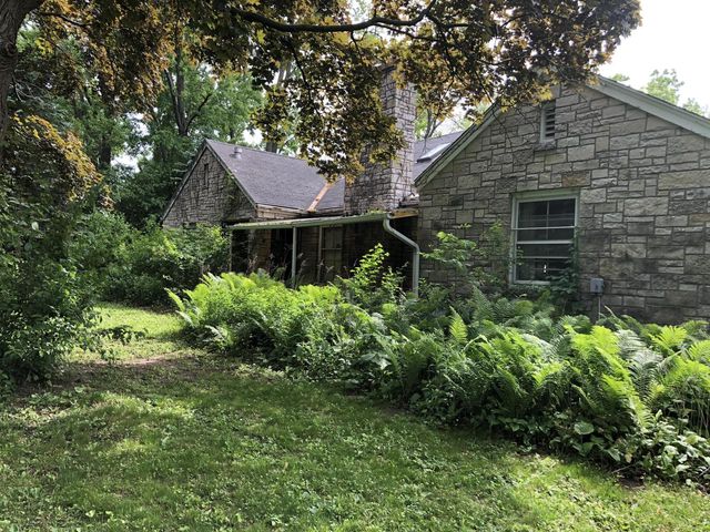 7355 N Port Washington ROAD, Glendale, WI 53217