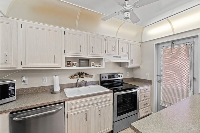 4500 N FEDERAL Highway 160G, Lighthouse Point, FL 33064