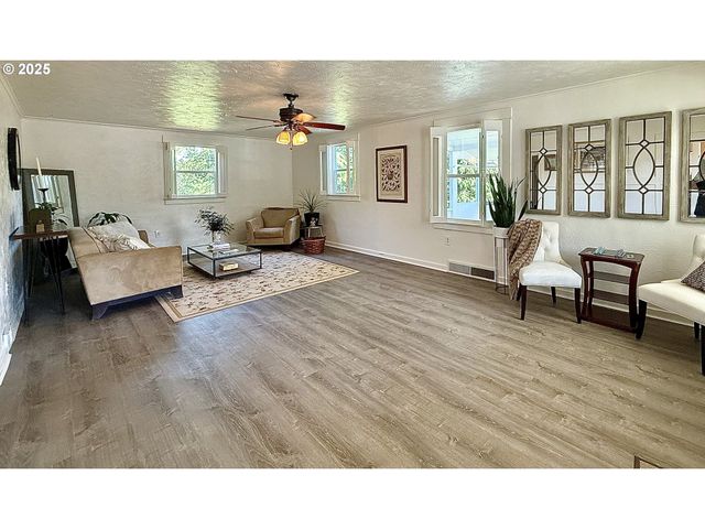 632 Sw UTAH St, Camas, WA 98607
