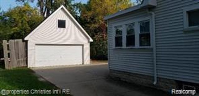 90 Marquette Street, Pontiac, MI 48342