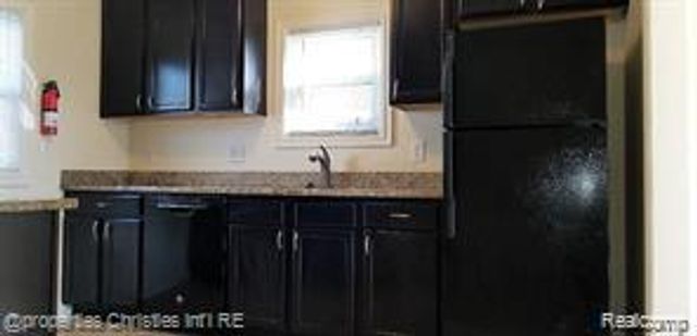 90 Marquette Street, Pontiac, MI 48342