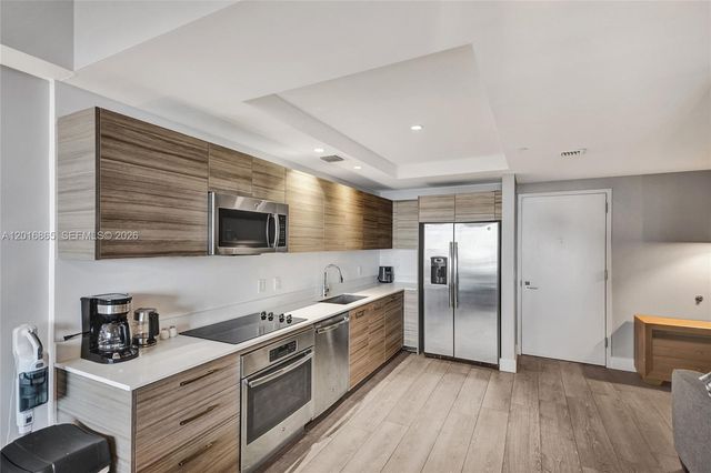 121 NE 34th St 1406A, Miami, FL 33137
