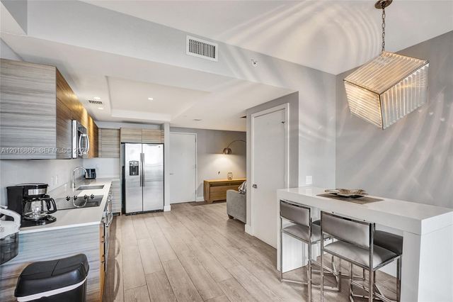 121 NE 34th St 1406A, Miami, FL 33137