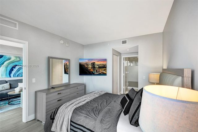 121 NE 34th St 1406A, Miami, FL 33137