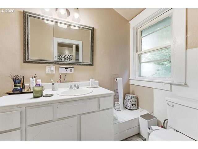 215 Ne GOING St, Portland, OR 97211