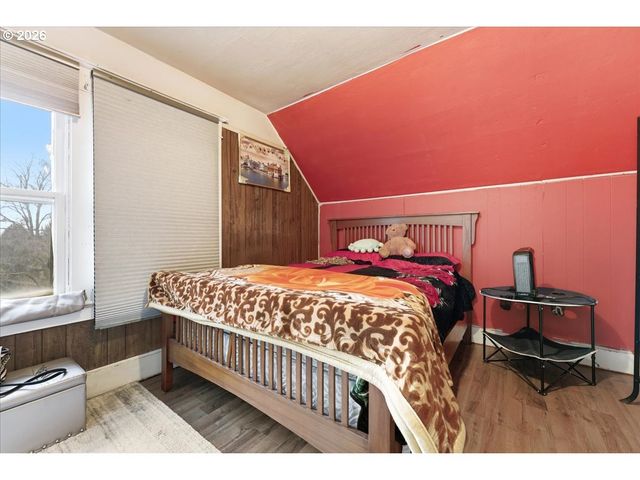 215 Ne GOING St, Portland, OR 97211