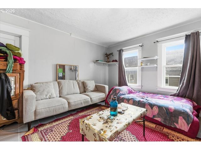 215 Ne GOING St, Portland, OR 97211