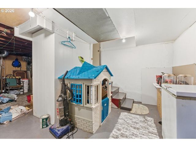 215 Ne GOING St, Portland, OR 97211