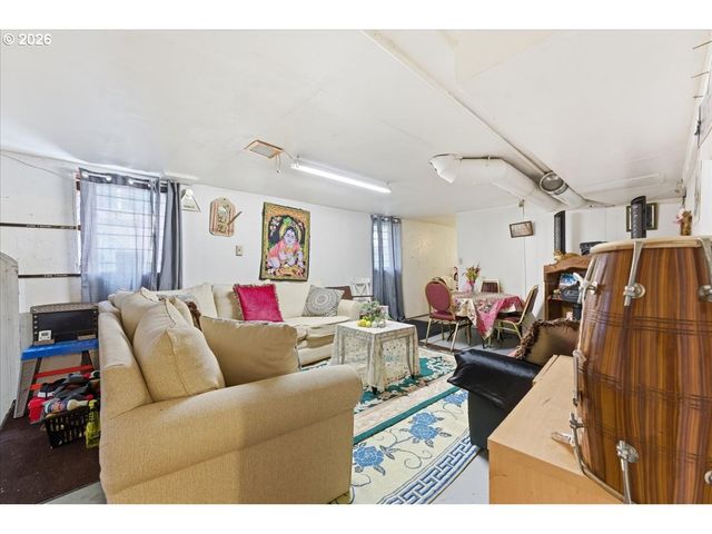 215 Ne GOING St, Portland, OR 97211