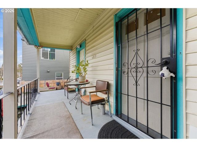 215 Ne GOING St, Portland, OR 97211