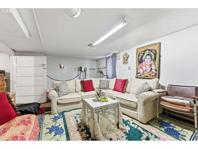 215 Ne GOING St, Portland, OR 97211