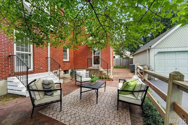 1210 N Sappington Road, Glendale, MO 63122