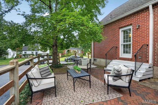 1210 N Sappington Road, Glendale, MO 63122