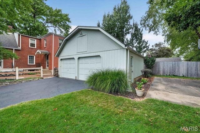 1210 N Sappington Road, Glendale, MO 63122