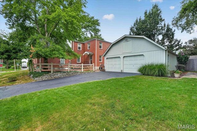 1210 N Sappington Road, Glendale, MO 63122