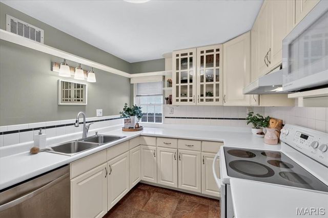 1210 N Sappington Road, Glendale, MO 63122