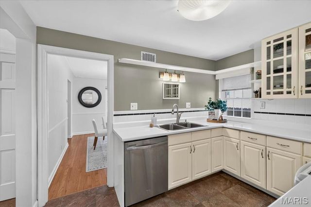 1210 N Sappington Road, Glendale, MO 63122
