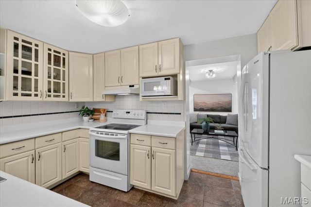 1210 N Sappington Road, Glendale, MO 63122