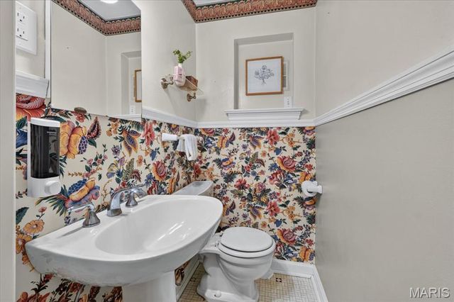 1210 N Sappington Road, Glendale, MO 63122