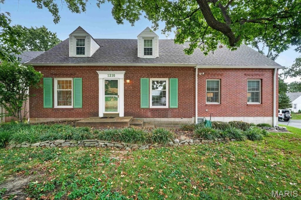 1210 N Sappington Road, Glendale, MO 63122