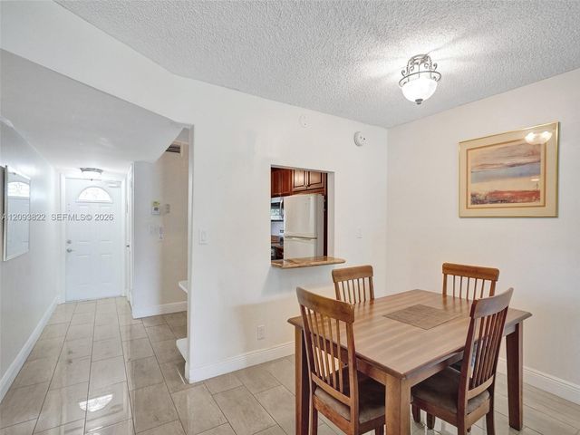 8962 S Hollybrook Boulevard 303, Pembroke Pines, FL 33025