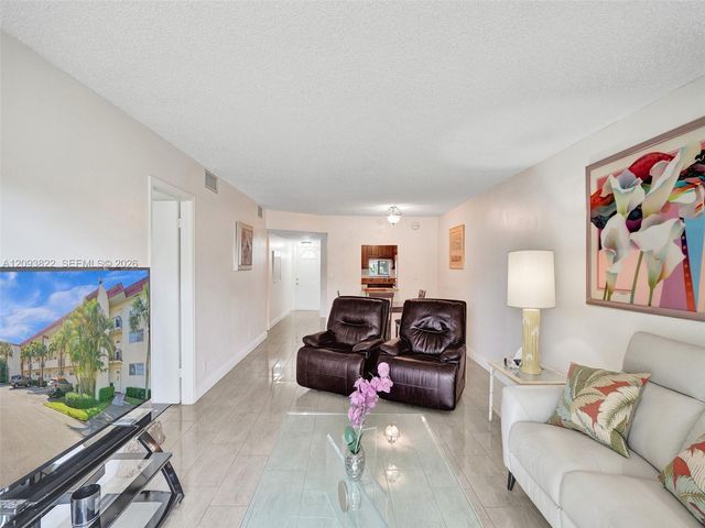 8962 S Hollybrook Boulevard 303, Pembroke Pines, FL 33025
