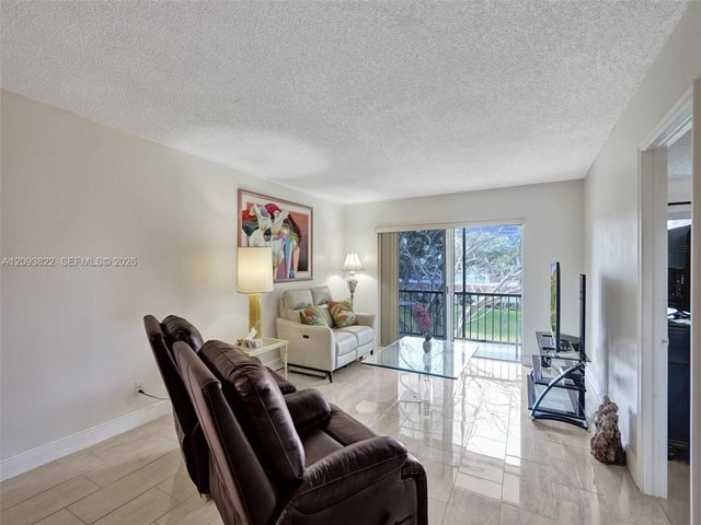 8962 S Hollybrook Boulevard 303, Pembroke Pines, FL 33025