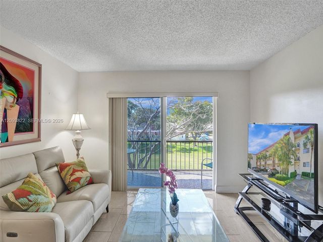 8962 S Hollybrook Boulevard 303, Pembroke Pines, FL 33025
