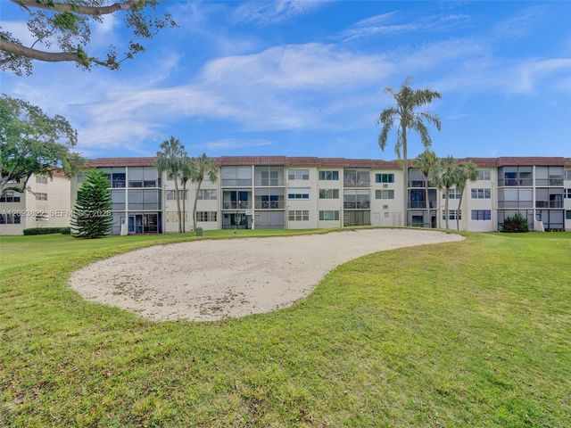 8962 S Hollybrook Boulevard 303, Pembroke Pines, FL 33025